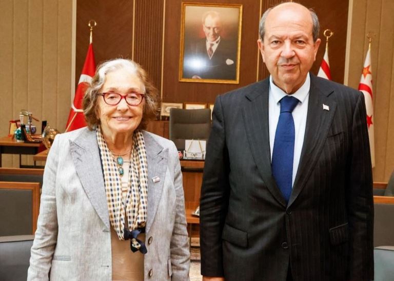 2024 Gülten Dayıoğlu İlk Gençlik Romanı Ödülü “Buradayım” Adlı Eseriyle Filiz Gündoğan’a Verildi 2024 Gülten Dayıoğlu İlk Gençlik Romanı Ödülü “Buradayım” Adlı Eseriyle Filiz Gündoğan’a Verildi